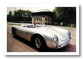Hans Herrmann auf Porsche 550
am Start- und Zielhaus Solitude